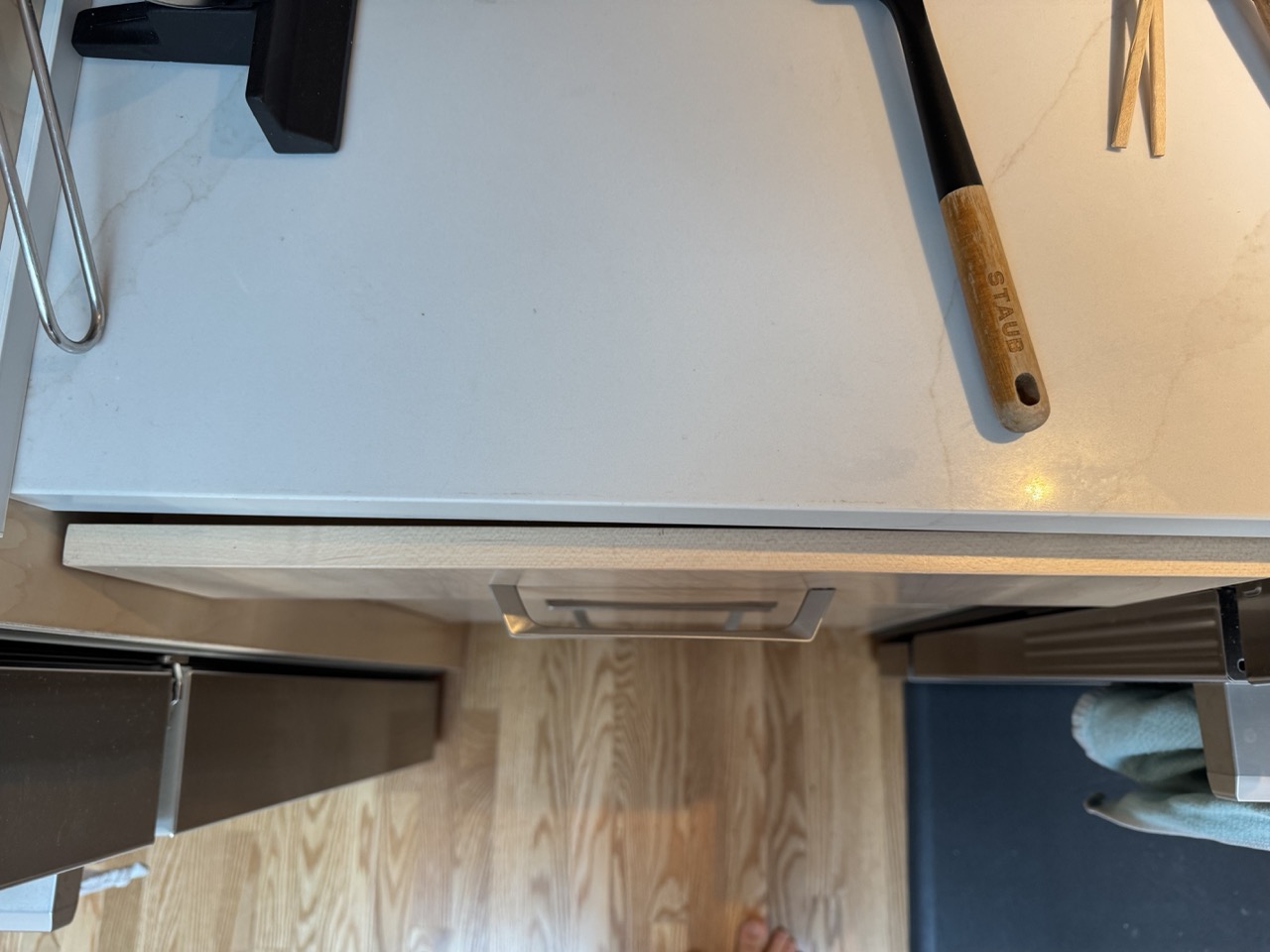 Cabinet 1